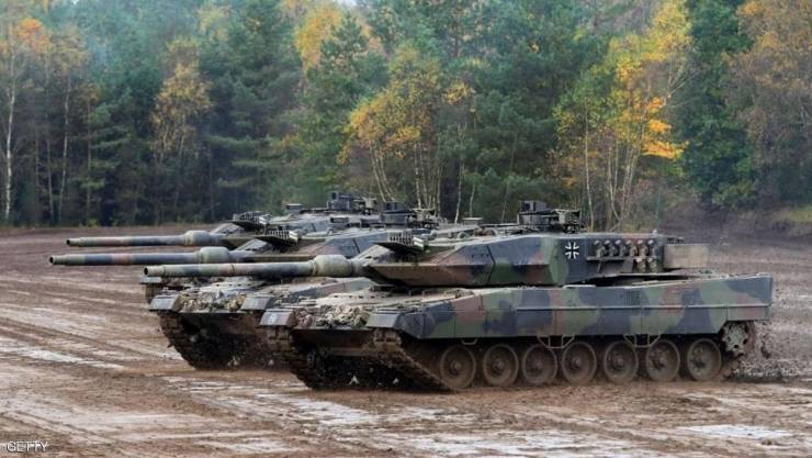 جنود ألمان يخوضون تدريبا عسكريا بـ'دبابات مزيفة'