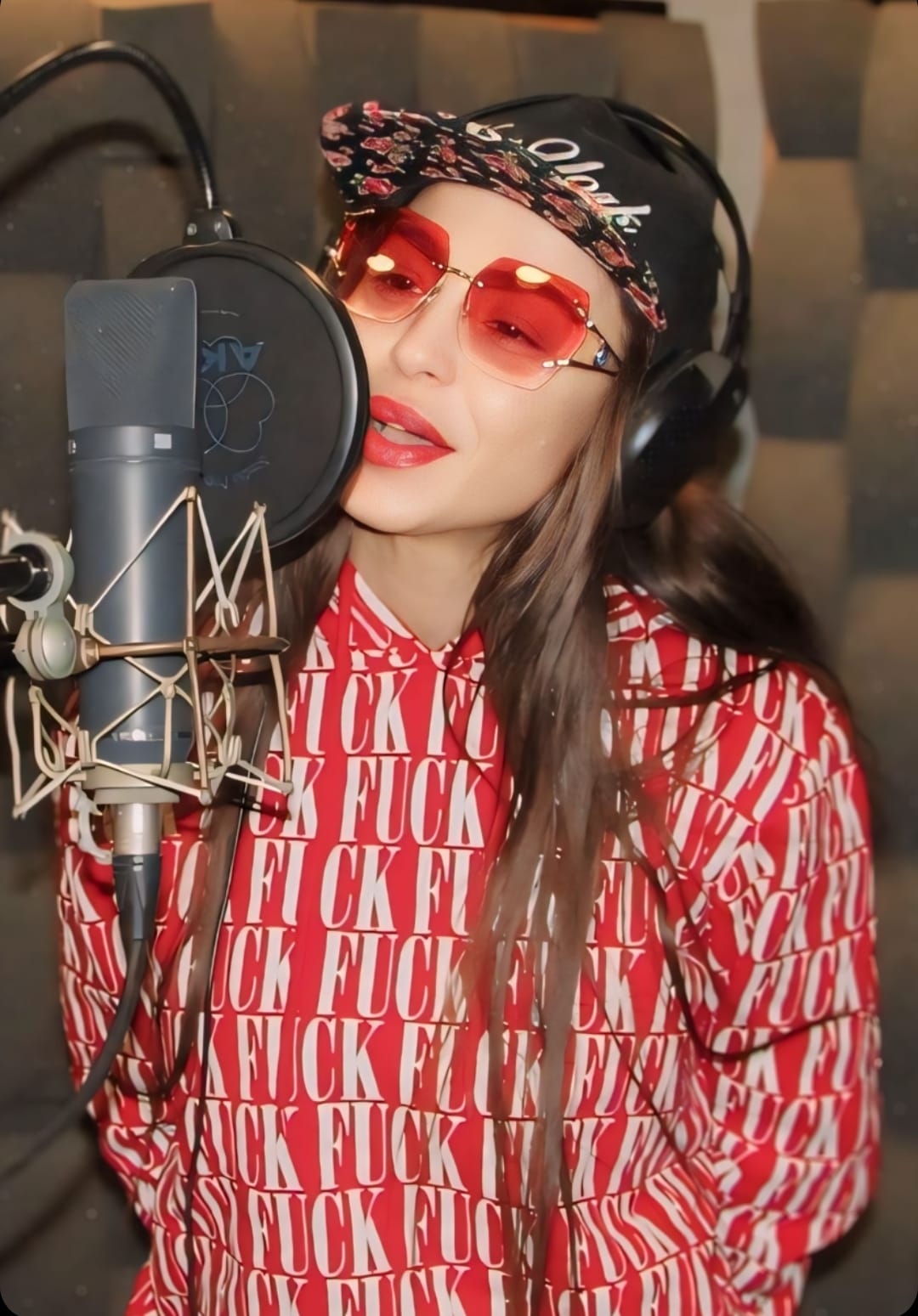 دوللي شاهين تنتهي من تسجيل أغنية "ست البنات" صور...