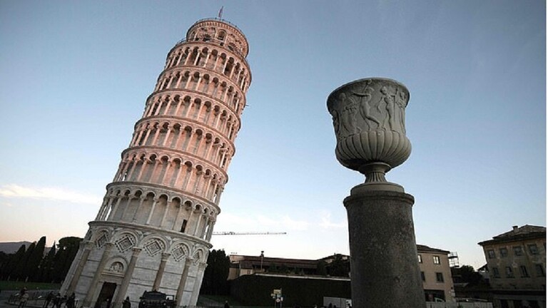 رج بيزا المائل