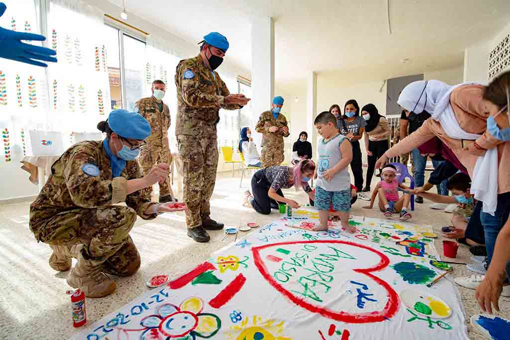 اليونيفيل نظمت دورة الهوية في قانا وقائد القطاع الغربي جال في المبنى البلدي