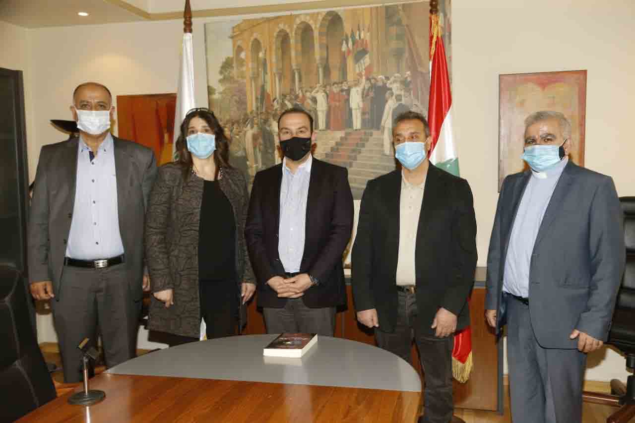 مرتضى: كتب من ألف عنوان هبة من وزارة الثقافة الى المعهد الانطوني وبلدية كفرحمام