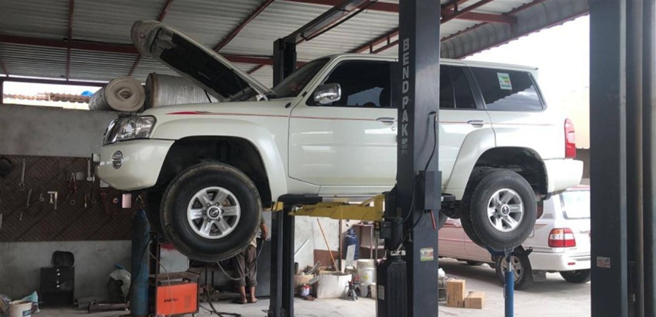 القبض على ميكانيكي يمارس مهنة الطب... حوّل كاراجه الى عيادة!