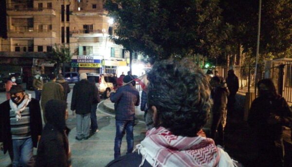 مسيرة راجلة للمحتجين من ساحة ايليا الى ساحة النجمة في صيدا