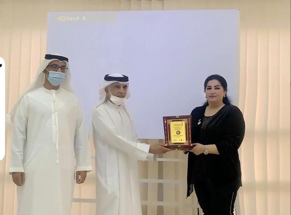 الفجيرة تمنح إيمان غصين جائزة المرأة المتميزة لعام2021