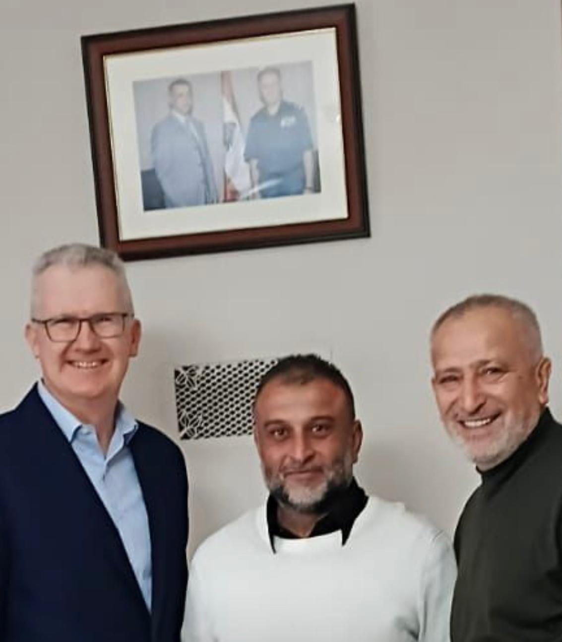 في أجواء عائلية مميزة.. الوزير طوني بيرك يمنح وليد درغام الجنسية الأسترالية بعد انتظار طويل