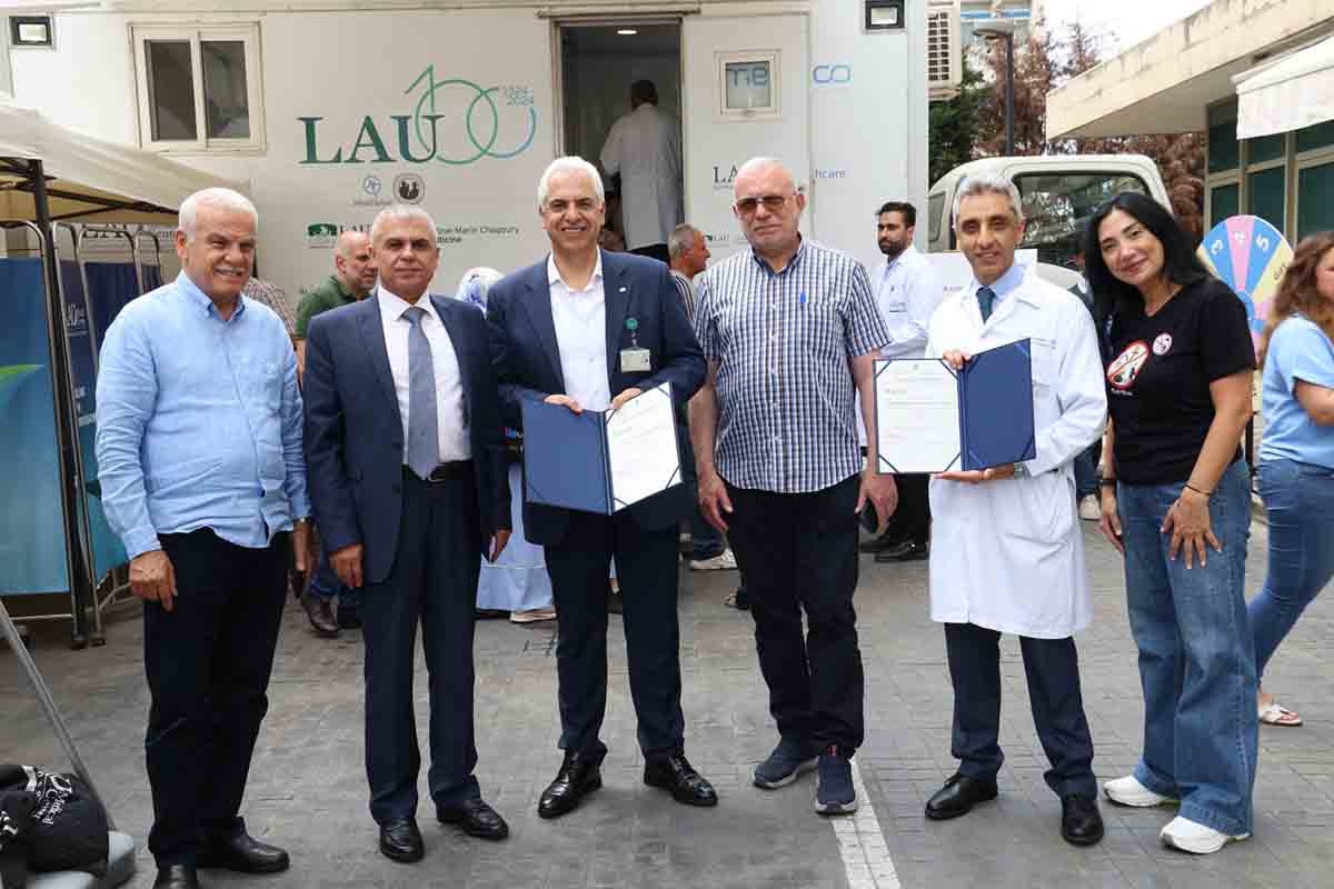 في اليوم العالمي للامتناع عن التدخين: العيادة النقّالة للجامعة اللبنانية الأميركية تقدّم فحوصات وقائية وتوعوية في مبنى وزارة الصحة 