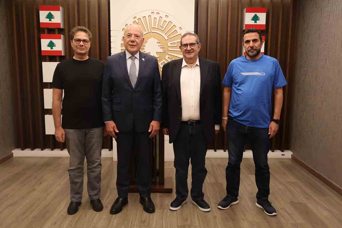 دبوسي  يستقبل الصفدي: الاستثمار في الإنسان والطاقات الشبابية مسؤولية وطنية