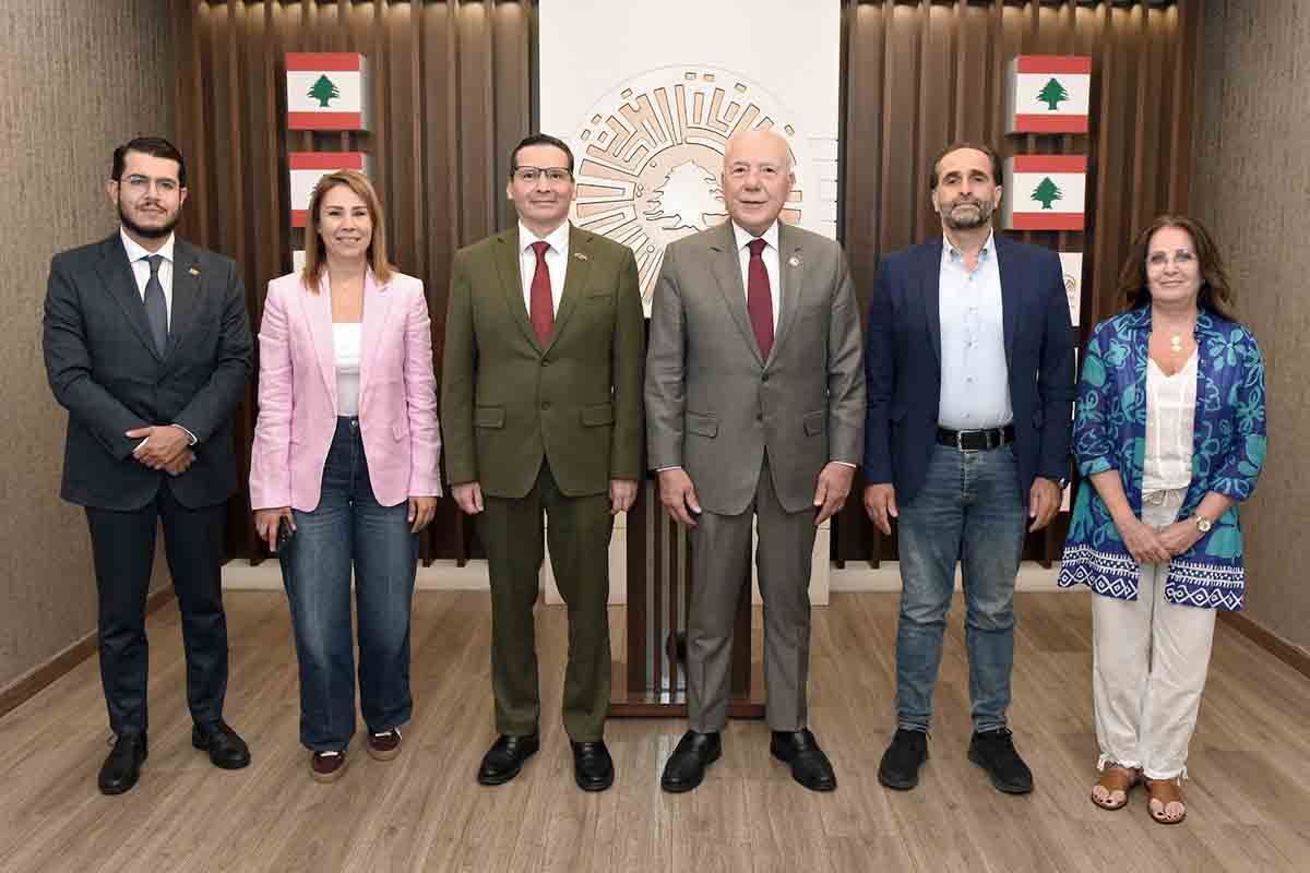 دبوسي يستقبل السفير الكولومبي: لبناء جسور التواصل بين مجتمعَي الأعمال بين لبنان وكولومبيا..