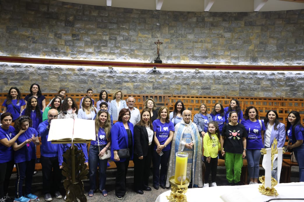 إضاءة مزار سيدة لبنان في حاريصا باللون الأزرق