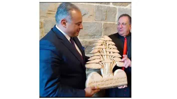 قال الوزير السابق القاضي محمد وسام المرتضى تعليقاً على الأحداث المتسارعة:" في هذه الأيام الحرجة يستفحلُ الخطرُ على لبنان أكثر من أيّ وقتٍ مضى، ويقفُ كلُّ لبناني أمام امتحانٍ ضميري ووطني".    أضاف :"من حق ّكلّ لبناني أن يطرح رؤيته، وأن يتطلّع الى حصر السلاح بيد الدولة، وهذا الحقُّ المشروع يرقى الى مرتبة الواجب اذا كان نابعاً من وطنيةٍ صافية ومبنياً على استراتيجيةٍ واضحة ومنطلقاً من رغبةٍ في بناءٍ دولةٍ جامعةٍ عادلةٍ مقتدرة".    وتابع :" لكن الواجب الأساس وطنياً يفرض علينا اليوم أن نطرح جانباً كلّ خلافٍ داخلي