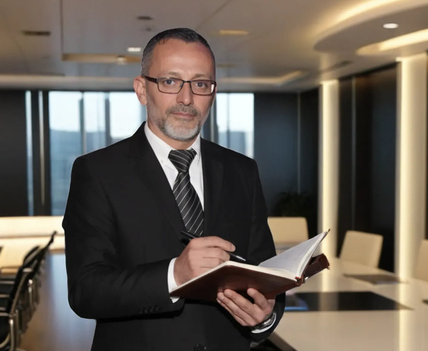 بين "الواسطة" والكرامة الوطنية... أي مستقبل للكفاءات؟  بقلم: وائل خليل – إعلامي ورئيس تحرير  LEBANON GATE