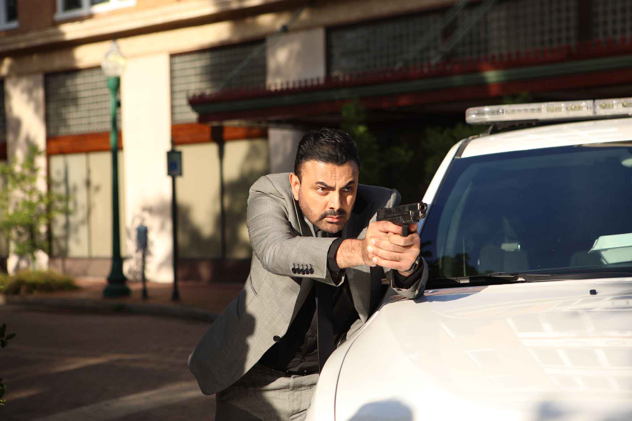 محمد كريم يقدّم هذا الفيلم العالمي مع النجم بروس ويليس وإليكم التفاصيل