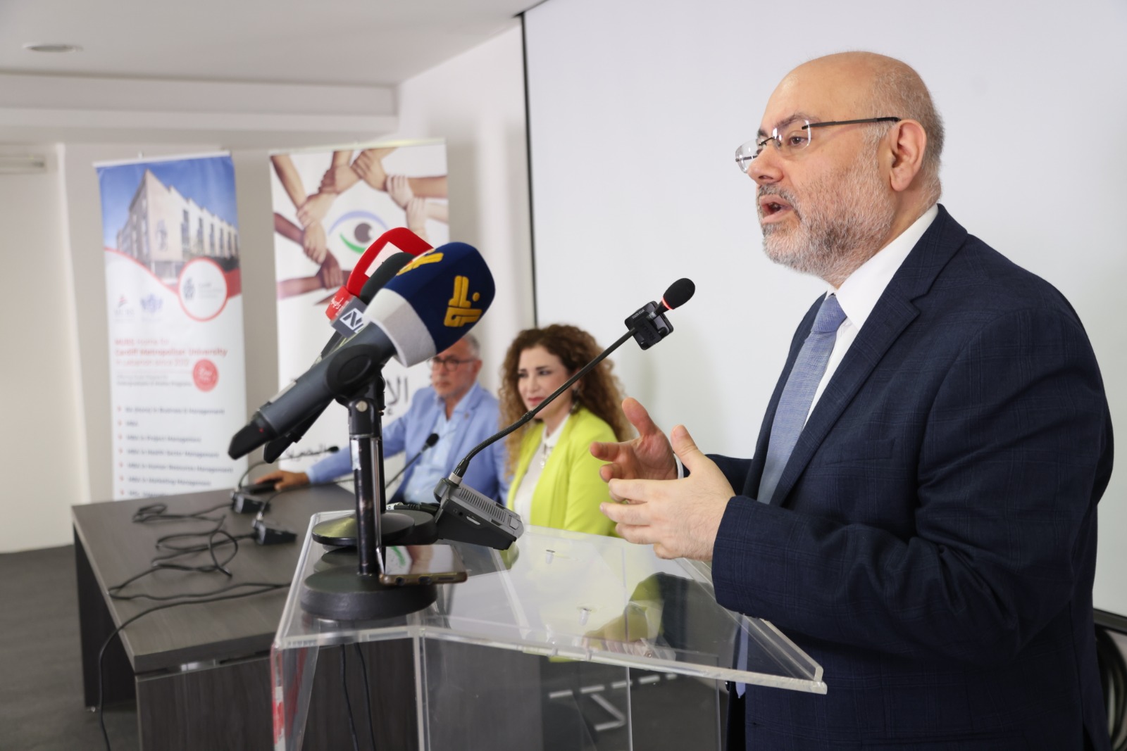  إطلاق حملة الإتحاد العربي للمهن البصرية "رؤيا للبنان أفضل" الأبيض: الحملة عينة لضرورة تغليب الروح الإيجابية رغم الظروف الصعبة الأشقر تشدد على التوعية على مخاطر المفاهيم الخاطئة للنظر