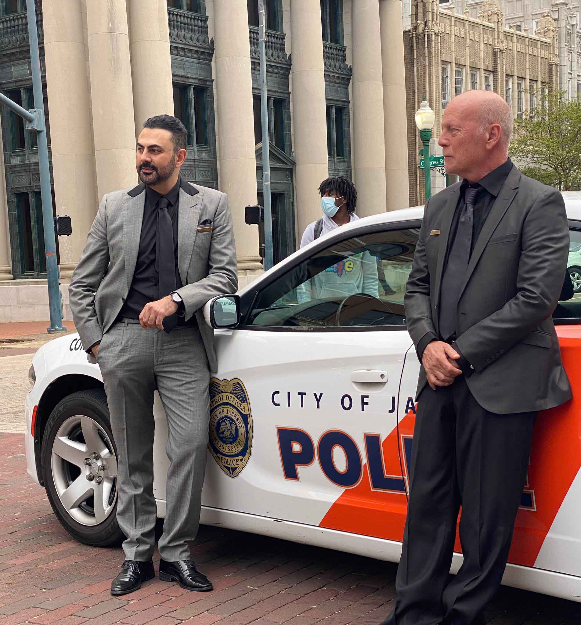 محمد كريم يقدّم هذا الفيلم العالمي مع النجم بروس ويليس وإليكم التفاصيل