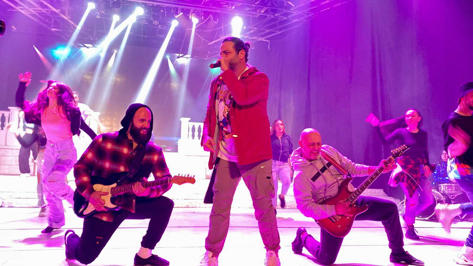 فريد وماهر الصباغ في إبداع جديد "مش بس عالميلاد" وما قصة يوسف الخال وكارين رميا؟