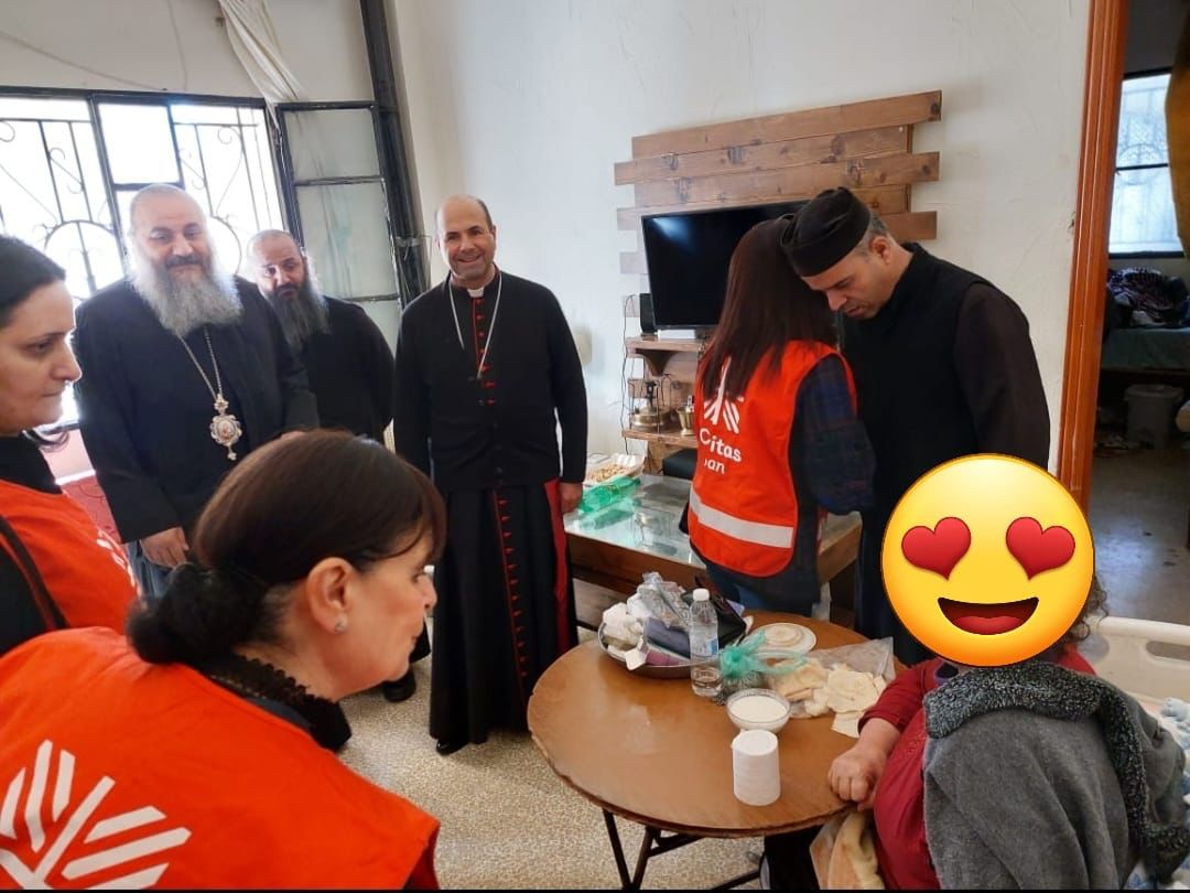 زيارة إنسانيّةً إلى عدد من المرضى 