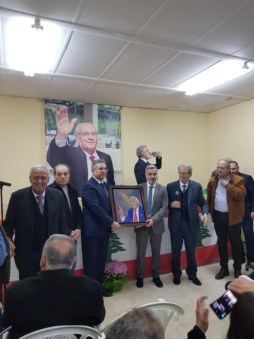 بلدية دير دوريت تكرم نقيب شعراء الزجل جورج أبو أنطون