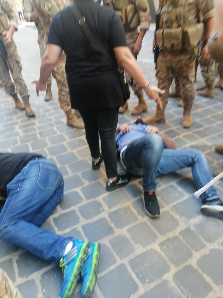 تحرك المودعين أمس أثبت إمكانية تحقيق المستحيل.. سلطة المصارف ستسقط حتماً