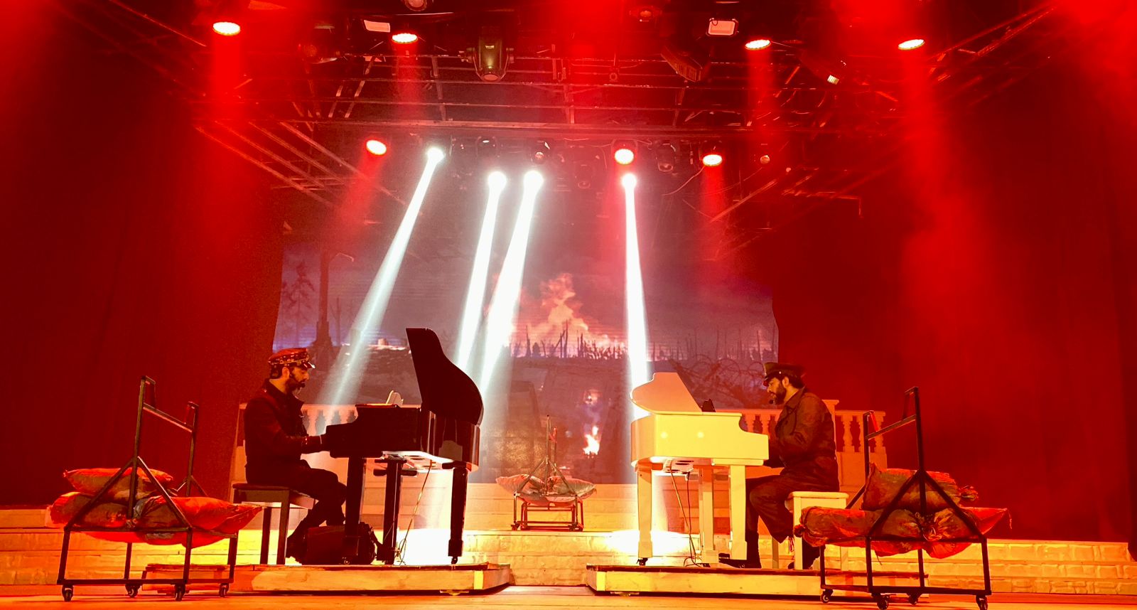 فريد وماهر الصباغ في إبداع جديد "مش بس عالميلاد" وما قصة يوسف الخال وكارين رميا؟