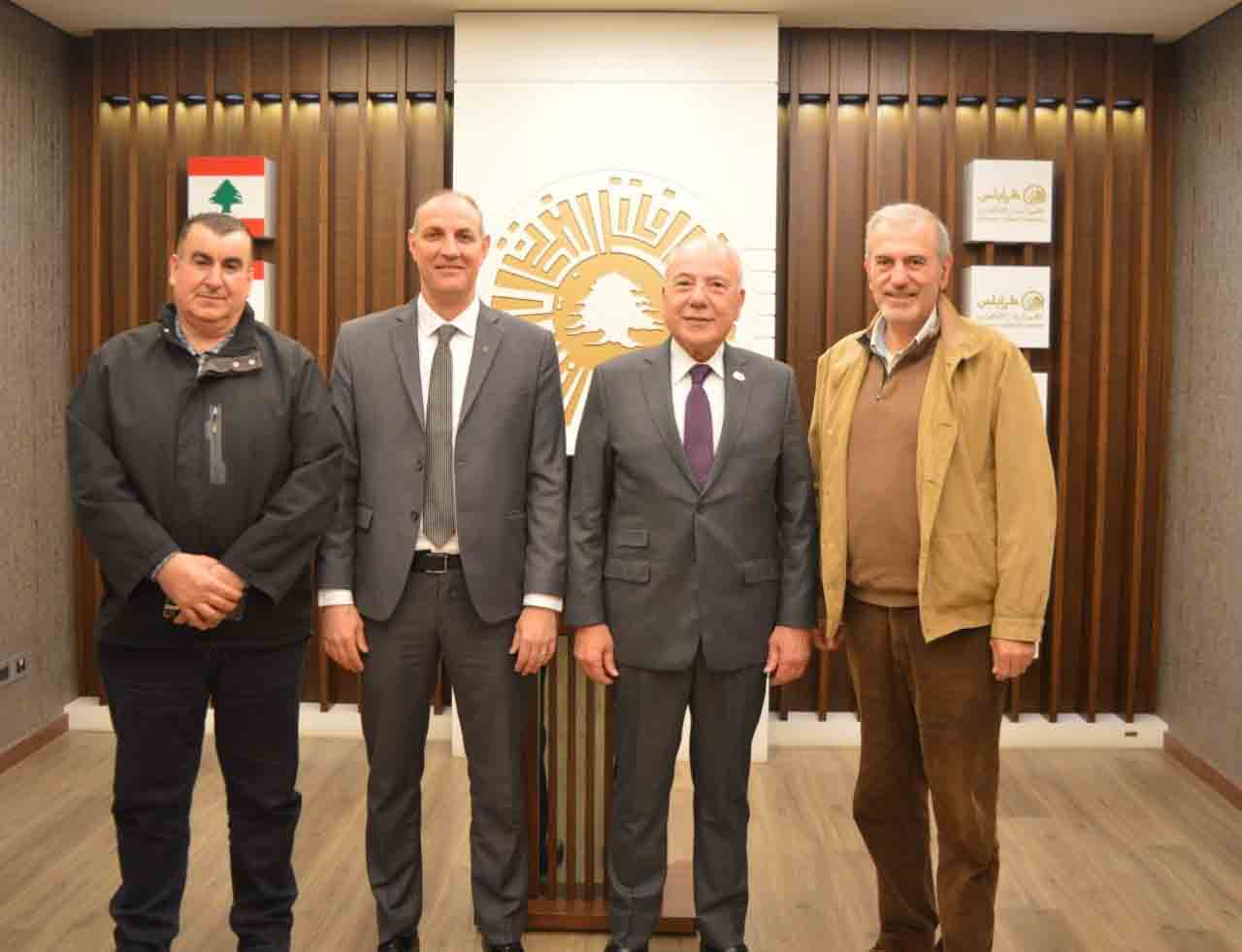  دبوسي يستقبل وفداً من نقابة أطباء الاسنان تحضيراً لتنظيم مؤتمر دولي