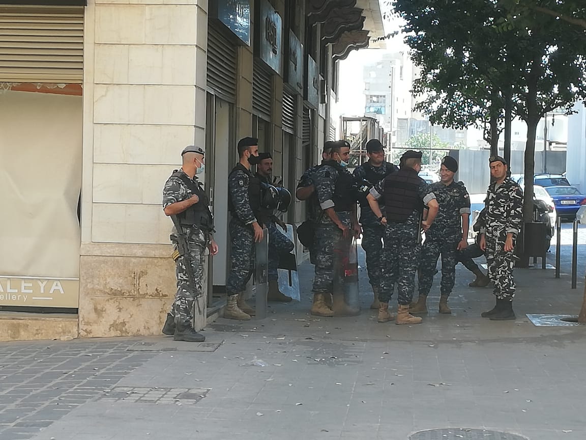 تحرك المودعين أمس أثبت إمكانية تحقيق المستحيل.. سلطة المصارف ستسقط حتماً