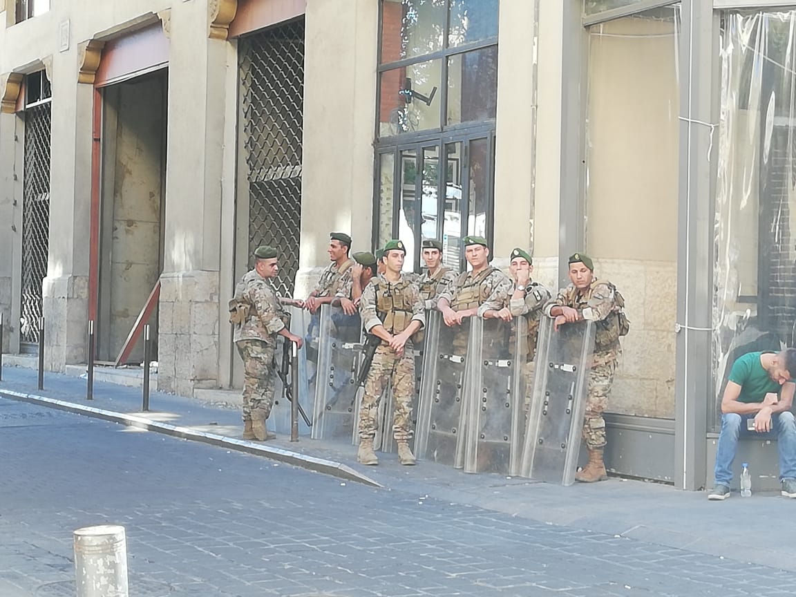 تحرك المودعين أمس أثبت إمكانية تحقيق المستحيل.. سلطة المصارف ستسقط حتماً