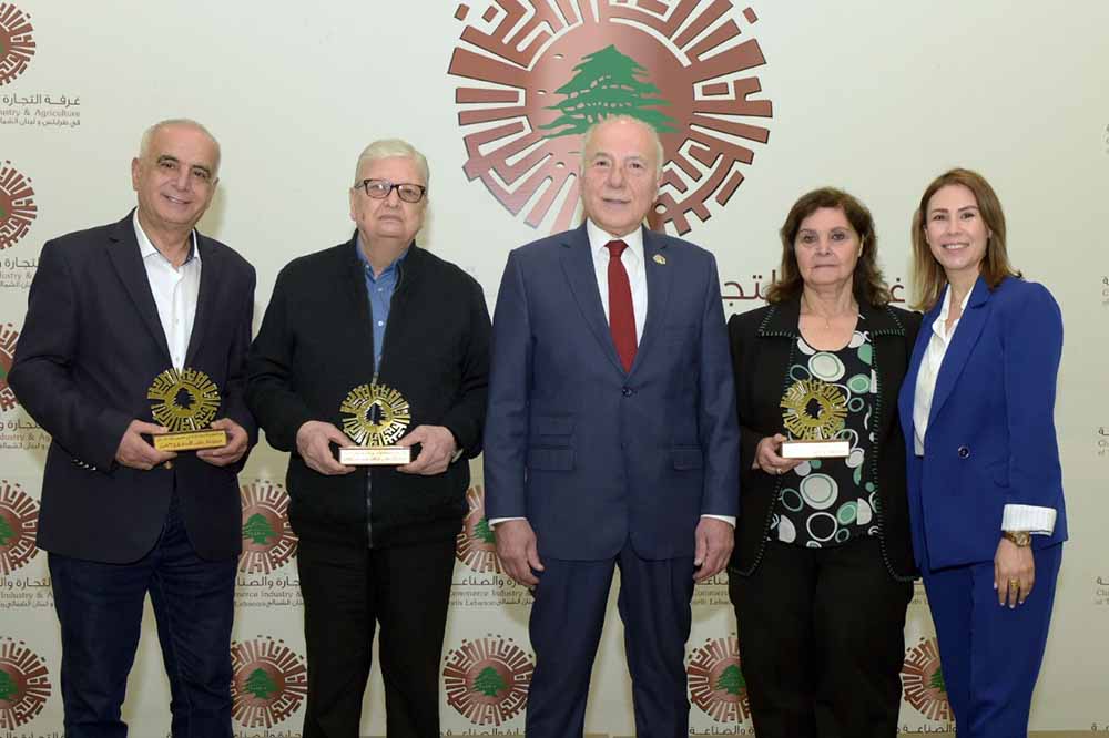 غرفة طرابلس الكبرى تحتفي بموظفيها في عيد العمال وتكرم ثلاثة من الإداريين..