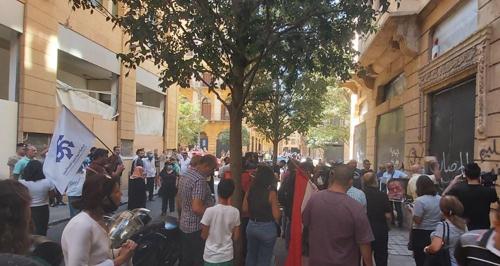 تحرك المودعين أمس أثبت إمكانية تحقيق المستحيل.. سلطة المصارف ستسقط حتماً