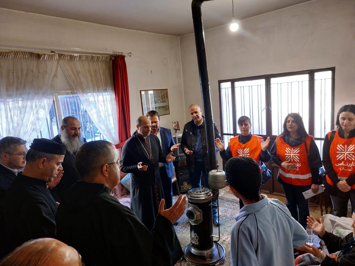 زيارة إنسانيّةً إلى عدد من المرضى 