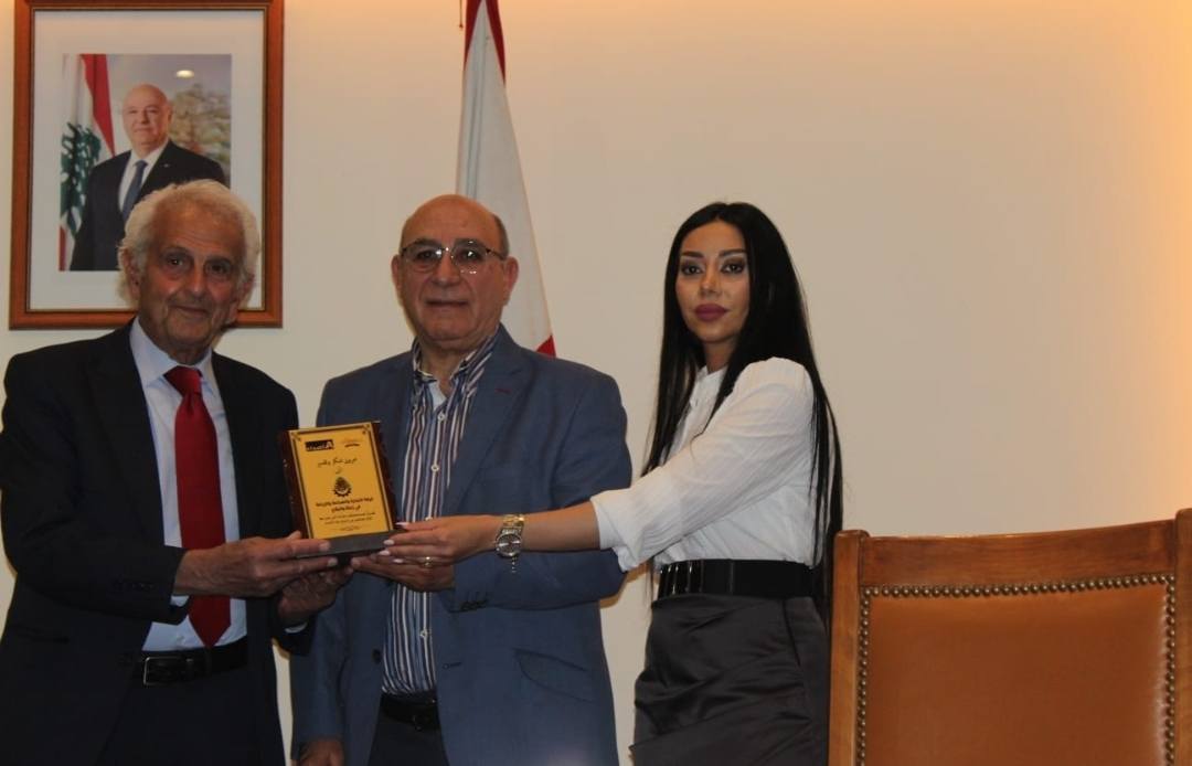 ندوة توعوية بعنوان : "الصحة النفسية بين تحديات اليوم وقلق الغد" .