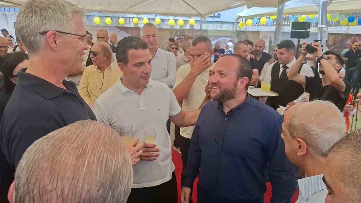 برعاية السفير الأسترالي... وضع حجر الأساس لملعب كرة قدم جديد في أبي سمراء