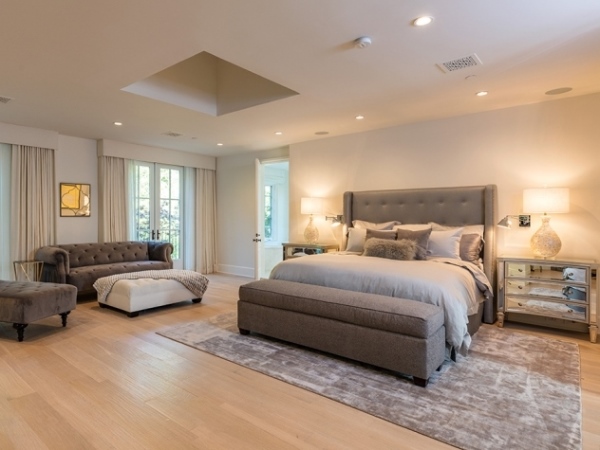 غرفة نوم مادونا Madonna تنعم بالسكينة