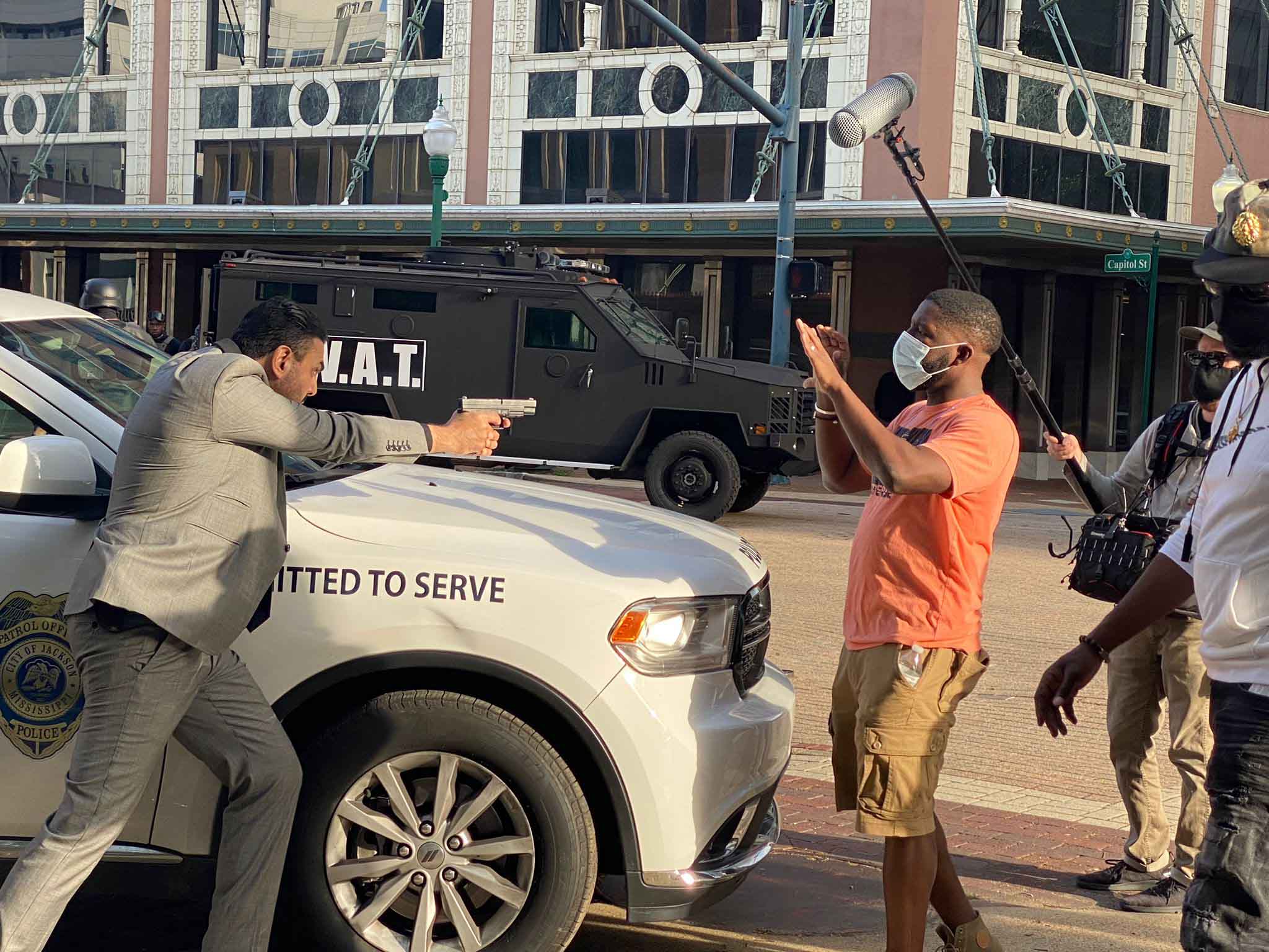 محمد كريم يقدّم هذا الفيلم العالمي مع النجم بروس ويليس وإليكم التفاصيل