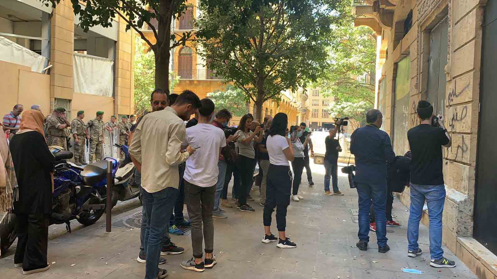 تحرك المودعين أمس أثبت إمكانية تحقيق المستحيل.. سلطة المصارف ستسقط حتماً