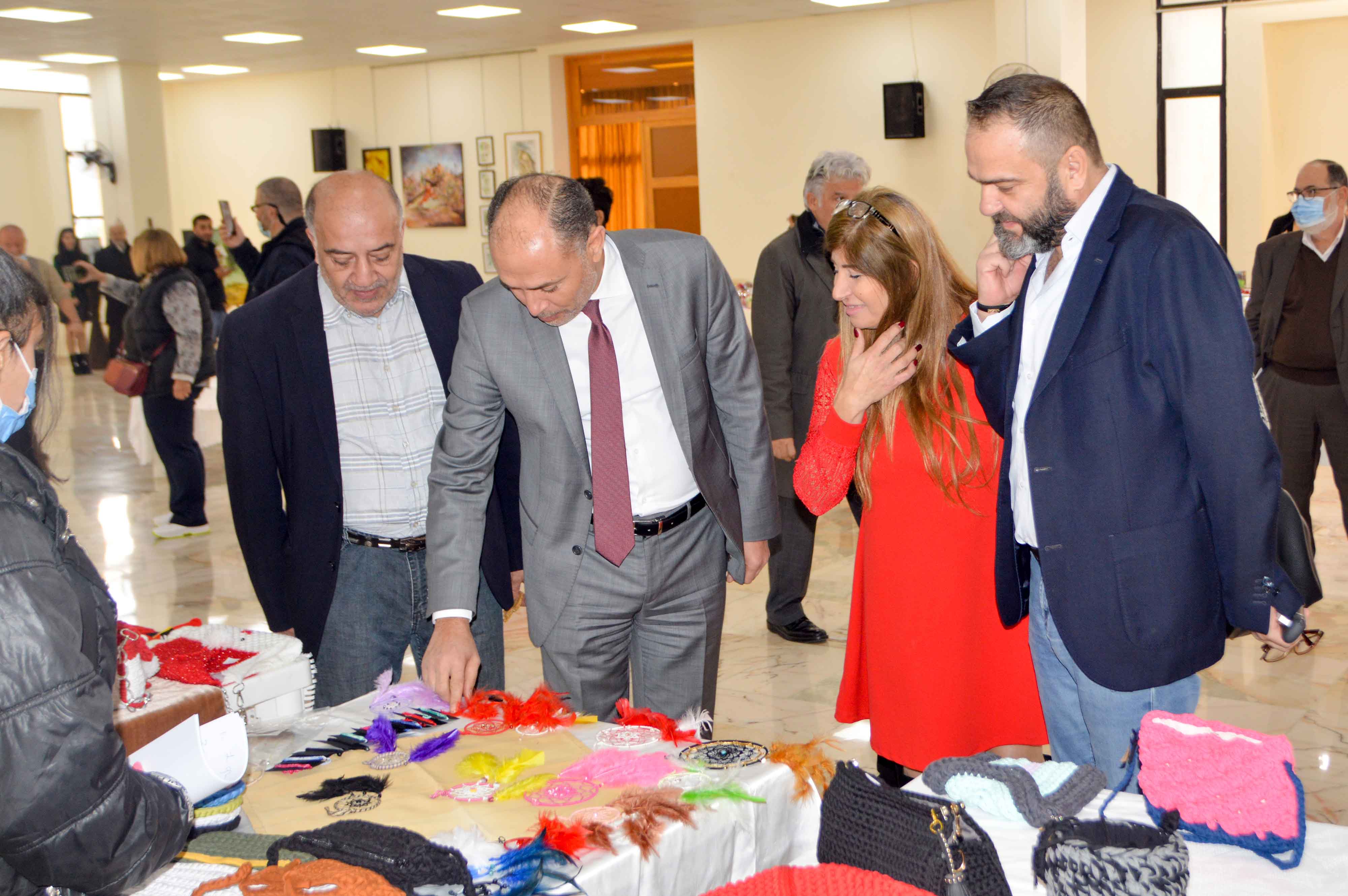 ضمن فعاليات المشروع الخيري: "لبنان بكل الدني" معرض:"النساء الحرفيات نساء قياديات"