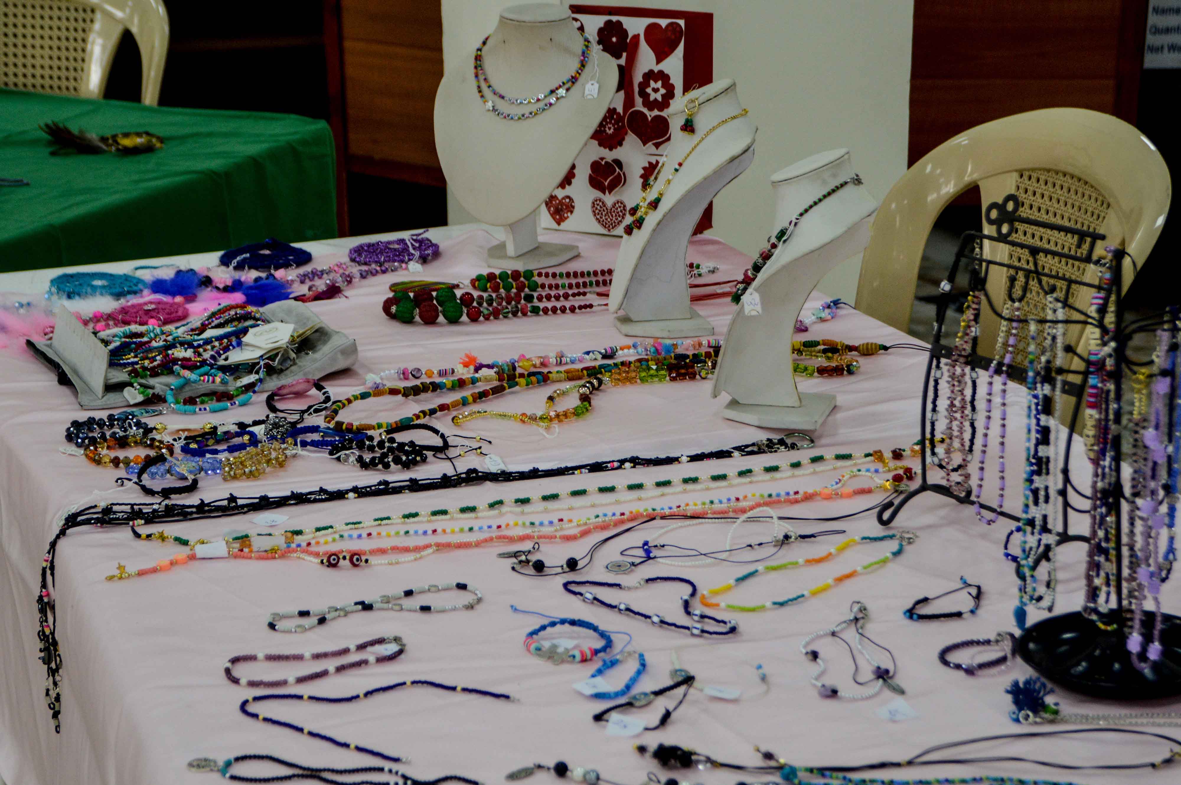 ضمن فعاليات المشروع الخيري: "لبنان بكل الدني" معرض:"النساء الحرفيات نساء قياديات"