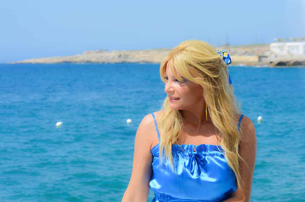 "تانيا قسيس تُطلق 'خلّيني معاك': بين الرومانسية والإبداع البصري"