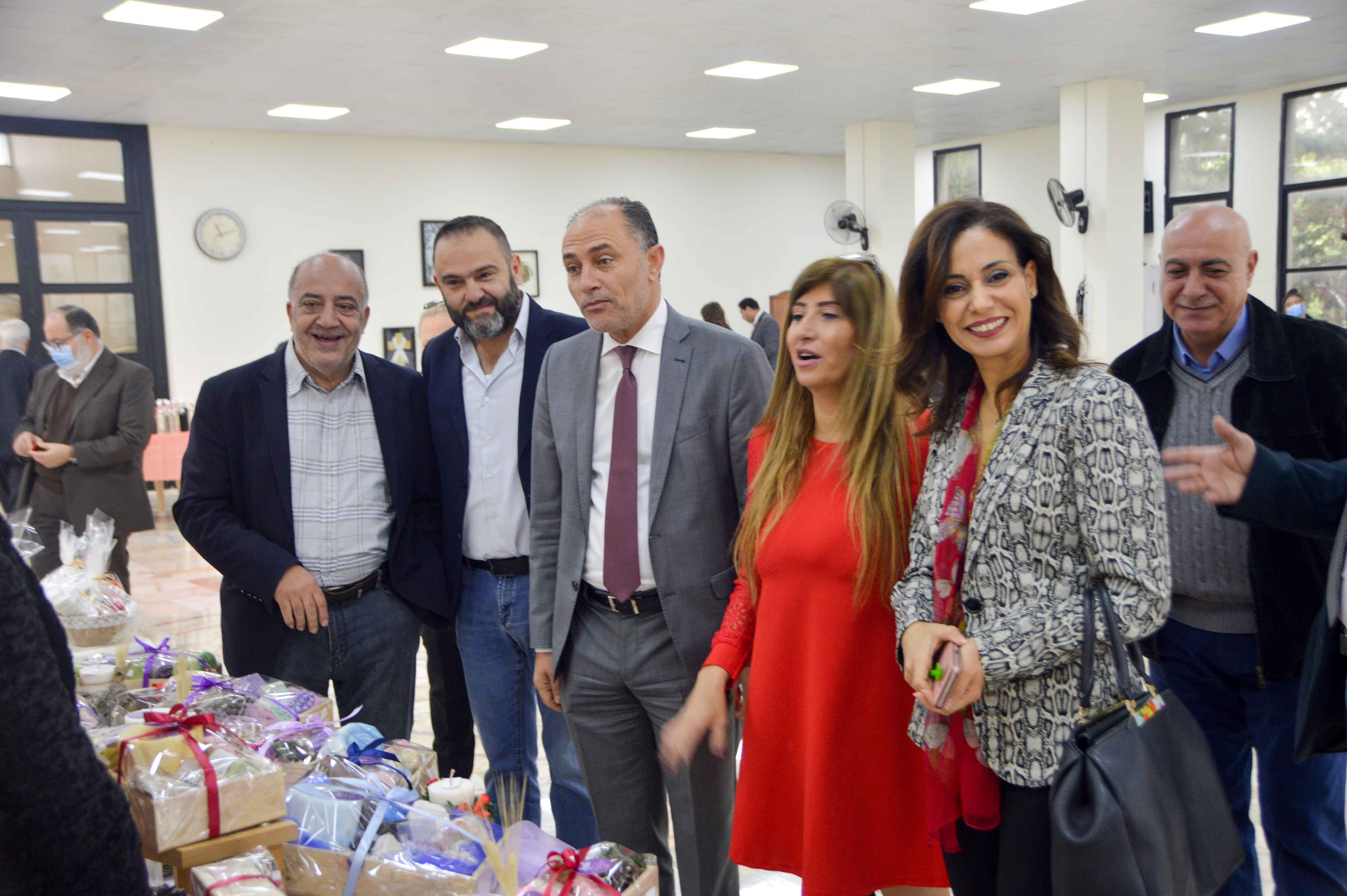 ضمن فعاليات المشروع الخيري: "لبنان بكل الدني" معرض:"النساء الحرفيات نساء قياديات"