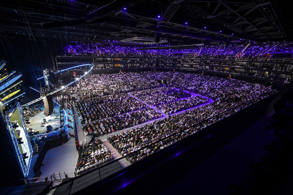 حفل تاريخي وحشد هائل من الحضور تخطى أكثر من 14 ألف شخص في دبي حسين الجسمي يستمر في تحطيم الأرقام القياسية والصعبة