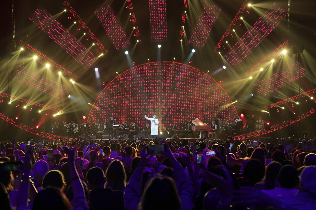 حفل تاريخي وحشد هائل من الحضور تخطى أكثر من 14 ألف شخص في دبي حسين الجسمي يستمر في تحطيم الأرقام القياسية والصعبة