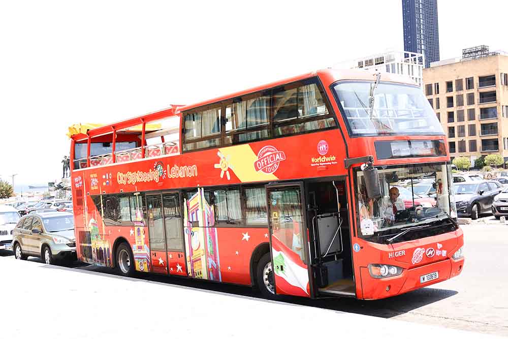 "تانيا قسيس تُطلق 'خلّيني معاك': بين الرومانسية والإبداع البصري"