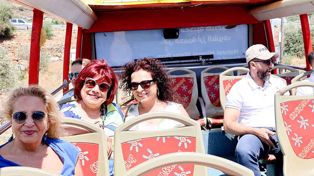 "تانيا قسيس تُطلق 'خلّيني معاك': بين الرومانسية والإبداع البصري"