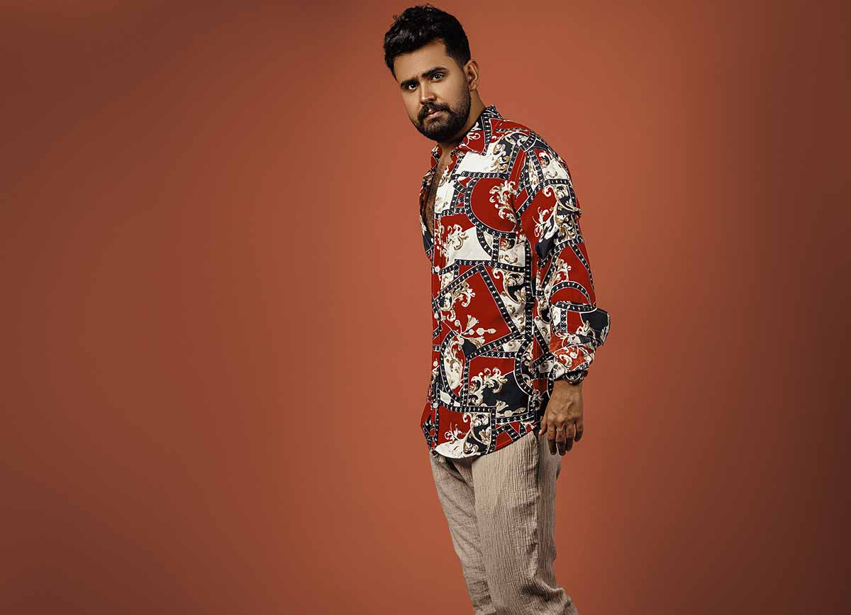 قصي حاتم يفاجئ الجمهور بجديده من اللون الريفي العراقي بأغنية "چنك ورد"