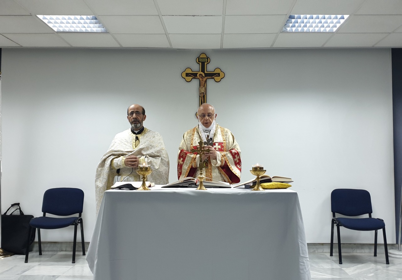 المطران درويش رفع الصلاة على نية الممرضين والممرضات في يومهم العالمي