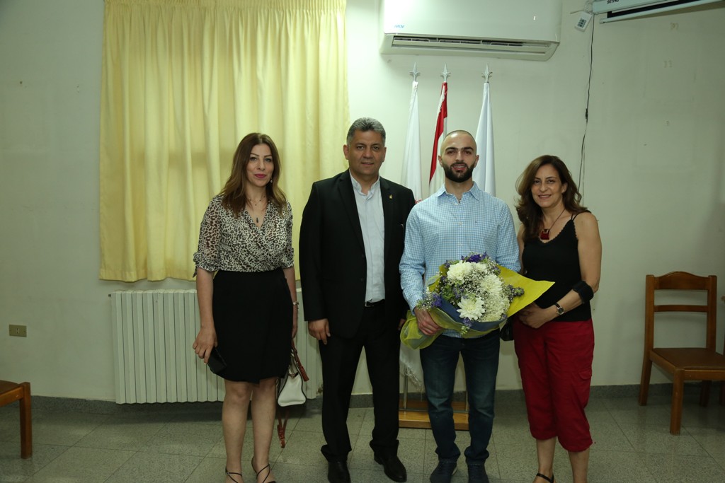 في اليوم العالمي لمكافحة المخدرات.. جمعية "نسروتو" والأب مروان غانم استضافا النقيب علي مبارك في محاضرة حول مخاطر الإدمان