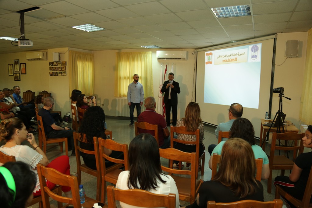 في اليوم العالمي لمكافحة المخدرات.. جمعية "نسروتو" والأب مروان غانم استضافا النقيب علي مبارك في محاضرة حول مخاطر الإدمان