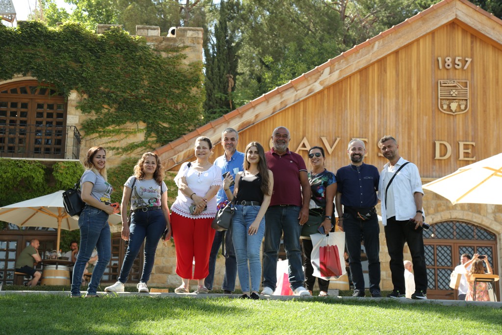 في اليوم العالمي لمكافحة المخدرات.. جمعية "نسروتو" والأب مروان غانم استضافا النقيب علي مبارك في محاضرة حول مخاطر الإدمان