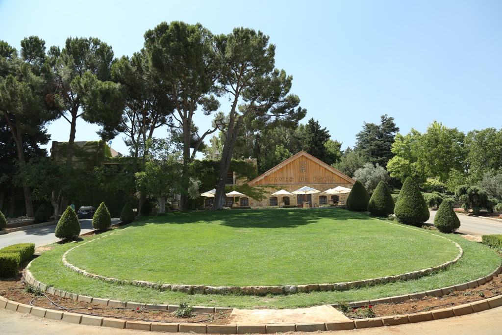 في اليوم العالمي لمكافحة المخدرات.. جمعية "نسروتو" والأب مروان غانم استضافا النقيب علي مبارك في محاضرة حول مخاطر الإدمان