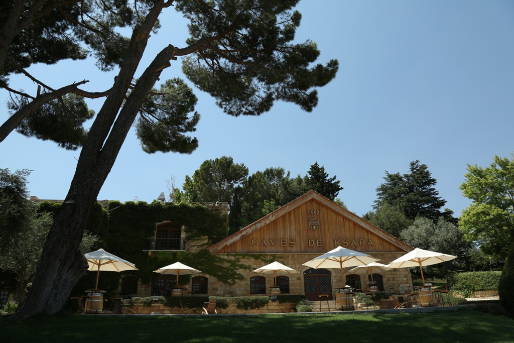 في اليوم العالمي لمكافحة المخدرات.. جمعية "نسروتو" والأب مروان غانم استضافا النقيب علي مبارك في محاضرة حول مخاطر الإدمان