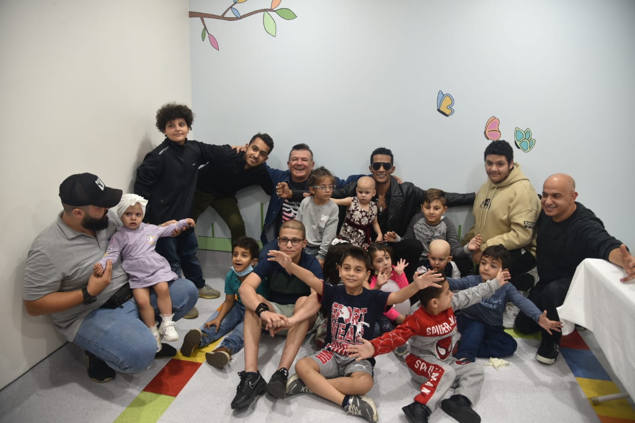 محمد رمضان في زيارة خاصة لمركز سرطان الاطفال في مستشفى الروم